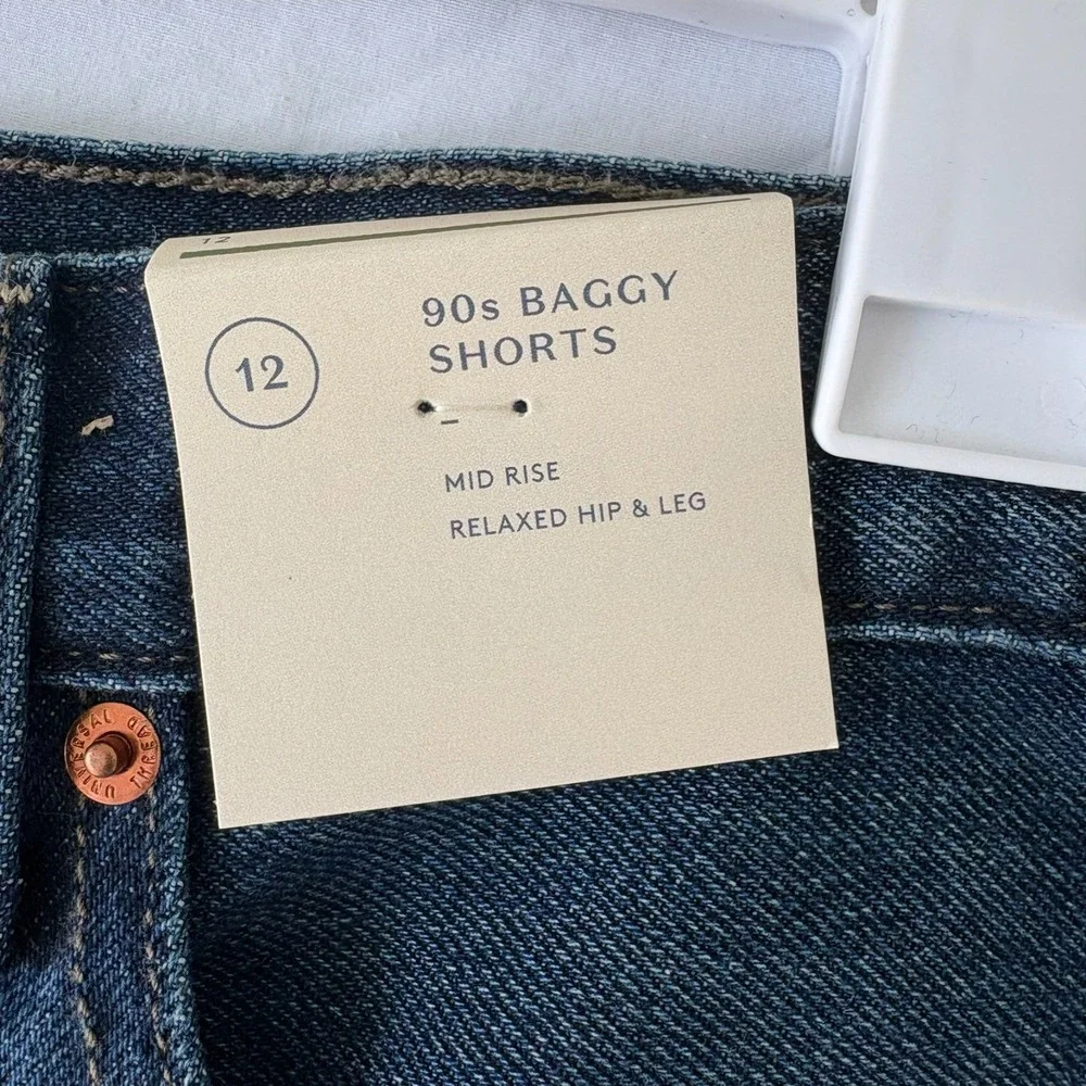 NWT Universal Thread Womens Blue Denim Relaxed Fit 90s Baggy Shorts Size 12